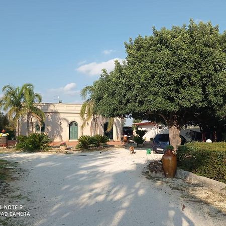B&B Le Carrube Sava Exterior foto