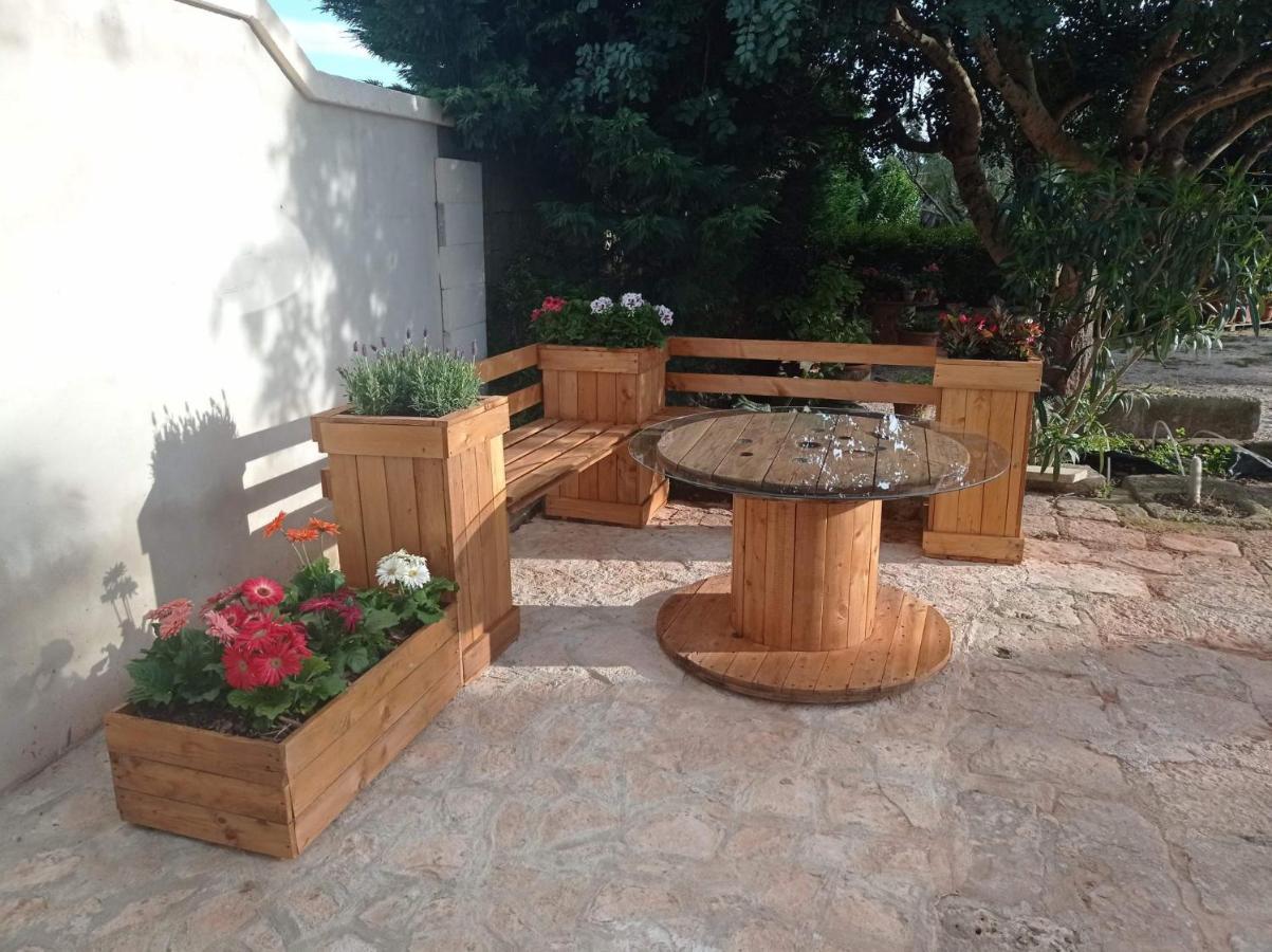 B&B Le Carrube Sava Exterior foto