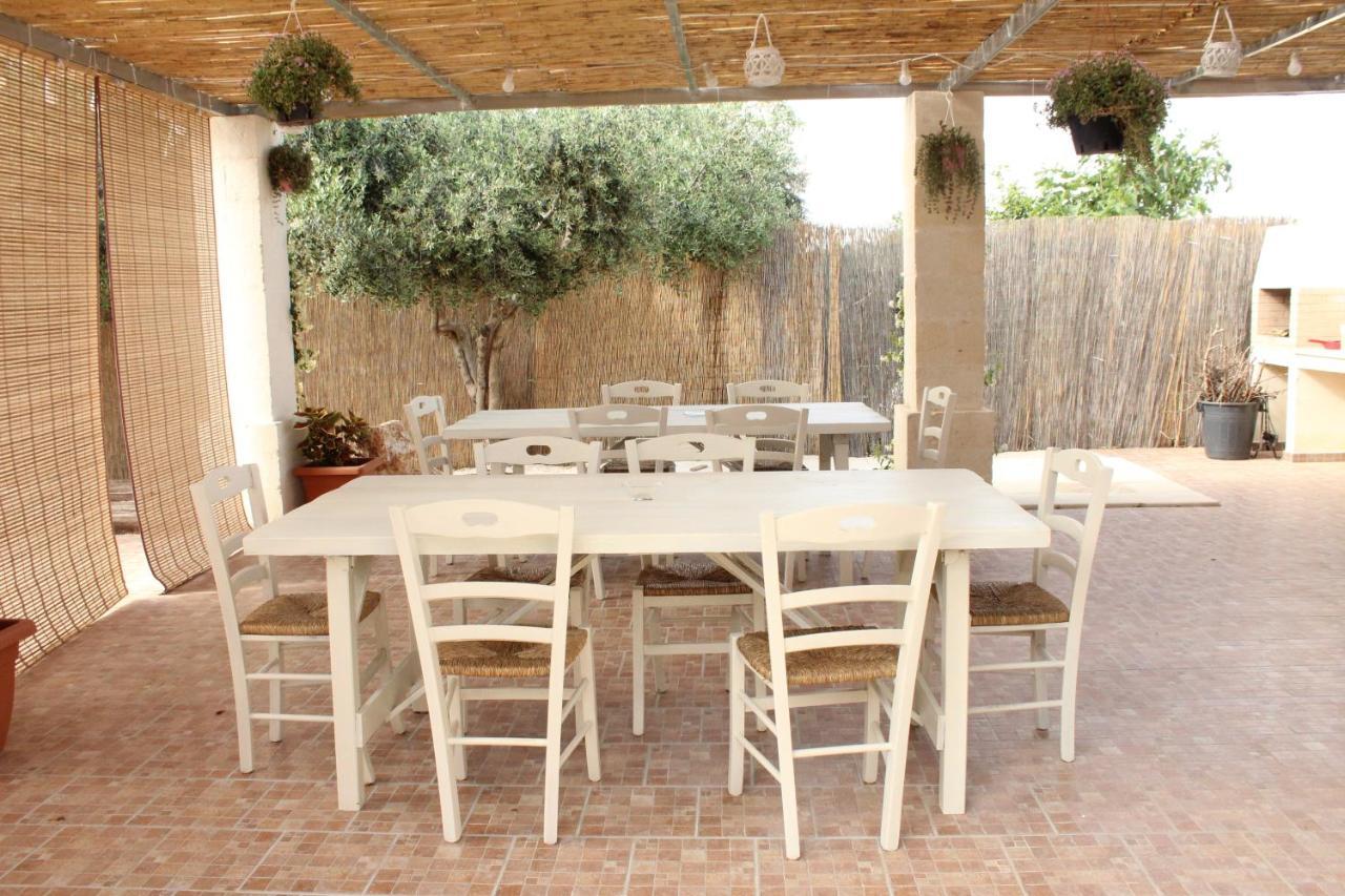 B&B Le Carrube Sava Exterior foto