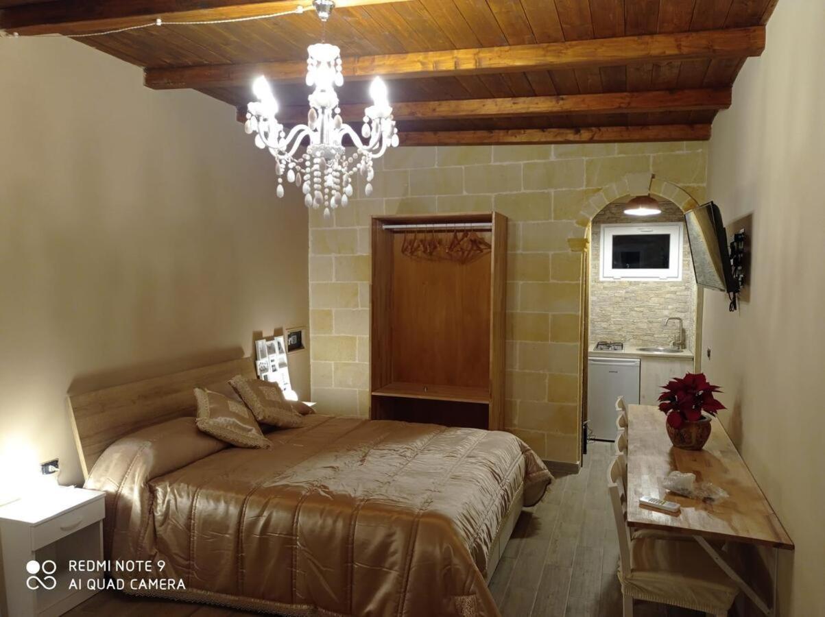B&B Le Carrube Sava Exterior foto